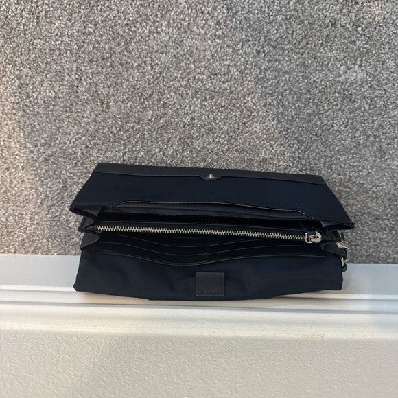 Tumi Travel Wallet Navy with silver trim - Picture 4 of 4